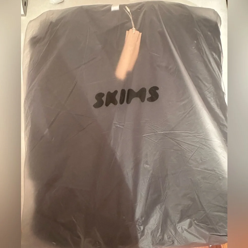 Skims Boyfriend Fleece Trench Coat in Onyx - Picture 5 of 8